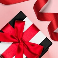 In regalo l’esclusiva pouch, GIVENCHY