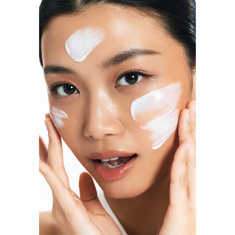 Zero-Cast Moisturizing Finish Sunscreen - Crème solaire hydratante SPF50