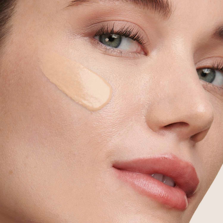 Luminous Silk - Base De Maquillaje Ligera Con Acabado Luminoso