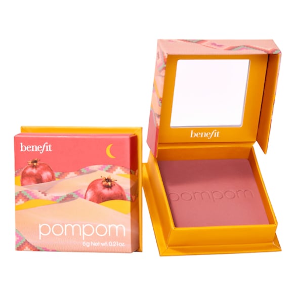 PomPom WANDERful World - Tvářenka v odstínu granátového jablka, BENEFIT COSMETICS
