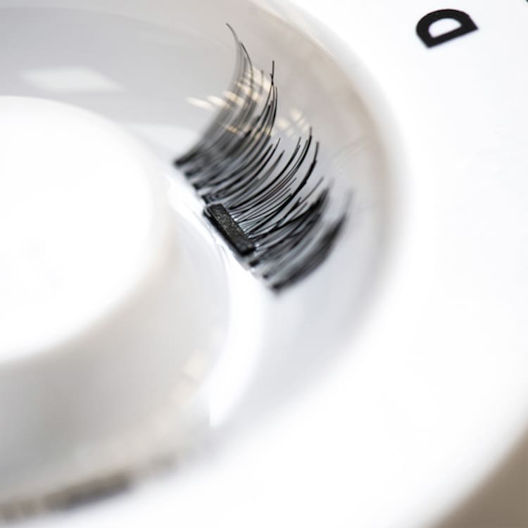 Magnetic lashes - Faux-cils avec pose aimantée