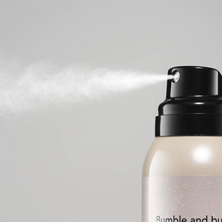 Prêt-à-Powder Très Invisible Nourishing - Suchy szampon do włosów grubych