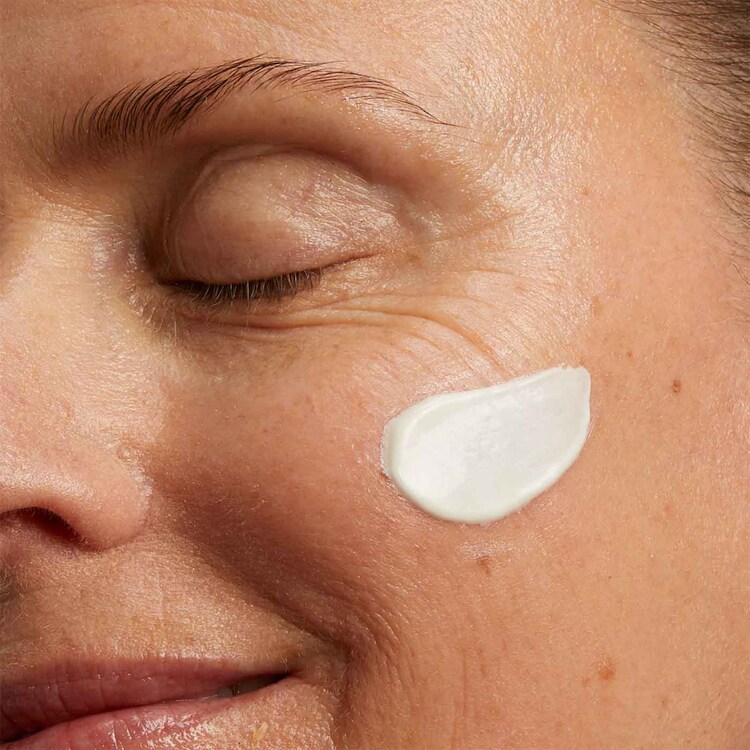 NUTRI LUMIÈRE - CREMA DÍA Todas Pieles SPF15