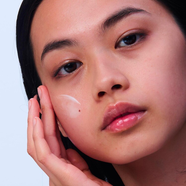 Bright Plus - Siyah nokta önleyici nemlendirici emülsiyon