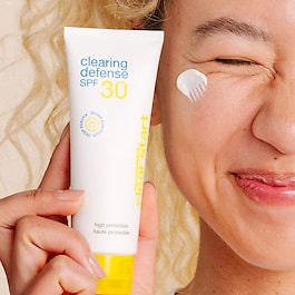 Clearing Defense SPF30 - Matujący krem nawilżający dla młodej skóry SPF30