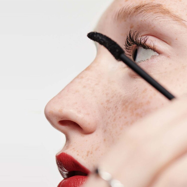 High Impact™ Zero Gravity Mascara - Mascara impact recourbant optimal