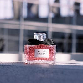 Miss Dior Essence Essence de parfum - Blomster- og træagtige noter