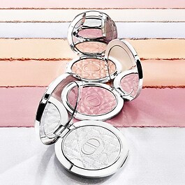 Dior Forever Glow Luminizer - Rozświetlacz z kwasem hialuronowym.