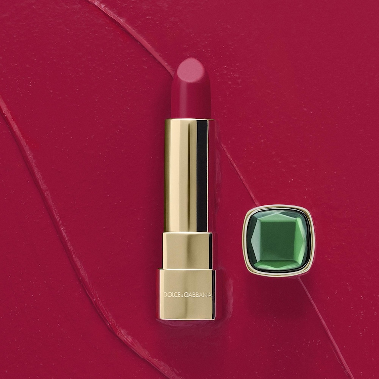 Gemstone Lipstick - Parlak Bitişe sahip ruj 