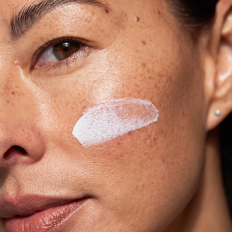 All Physical Ultimate Defense - Crema solare fluida ad alta protezione SPF 50