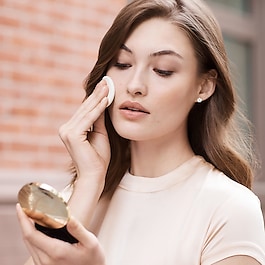 Double Wear - Stay-in-Place Matte Powder Foundation SPF 10