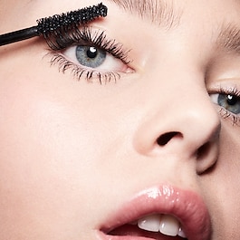 HELLA THICC VOLUMIZING MASCARA - Zagęszczający Pogrubiający tusz do rzęs 