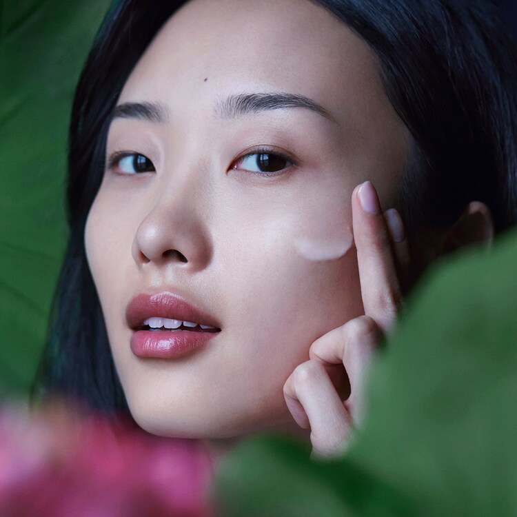 Lotus Resurfacing Dream Serum - Ser de noapte anti-imbatranire cu lotus si AHA