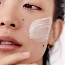 Rose Sleeping Mask - Gül ve Hyaluronik Asit İçeren Nemlendirici Gece Maskesi
