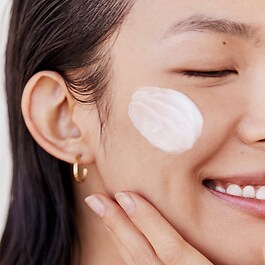 Lotus Face Cream – Krem przeciwstarzeniowy na dzień