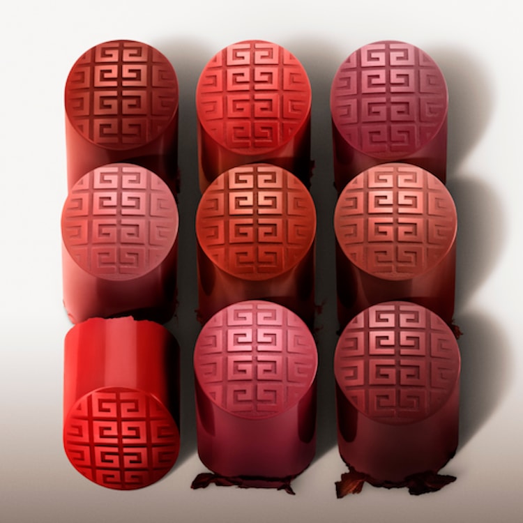 Le Rouge Interdit Satin - Rouge à Lèvres Fini Satin Lumineux