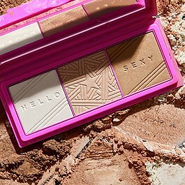 GLOWPOWDER™ Hiyalüronik Asit İçeren Aydınlatıcı Paleti