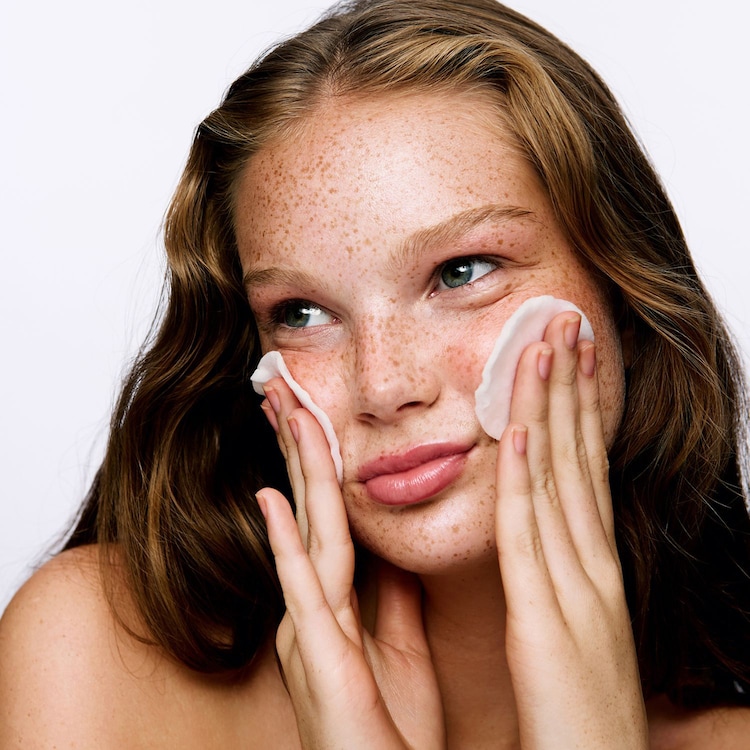 P.M. GLOW Pillow Prep - Toner purificator cu afine