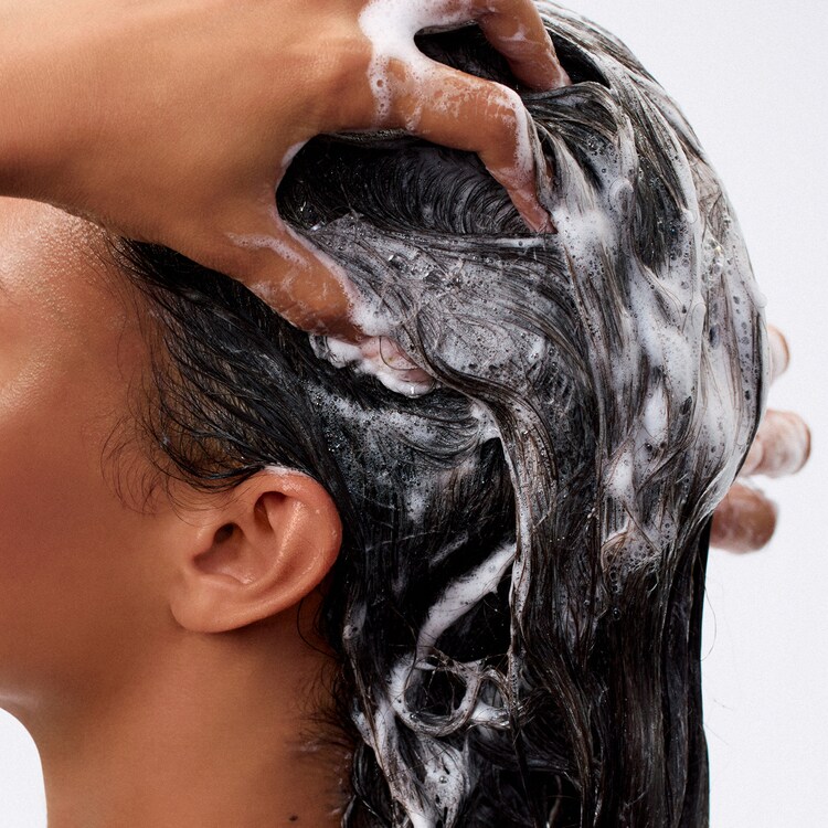 Routine pour cheveux bouclés