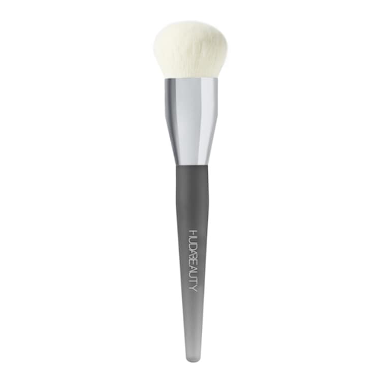 Huda Beauty Base Brush - Pinceau base de teint | HUDA BEAUTY ≡ SEPHORA