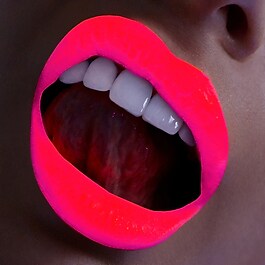 Listen Hard Girl - Błyszczyk do ust