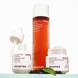 Tonikum für Jugendlichkeit mit schwarzem Tee - Straffender und glättender Toner