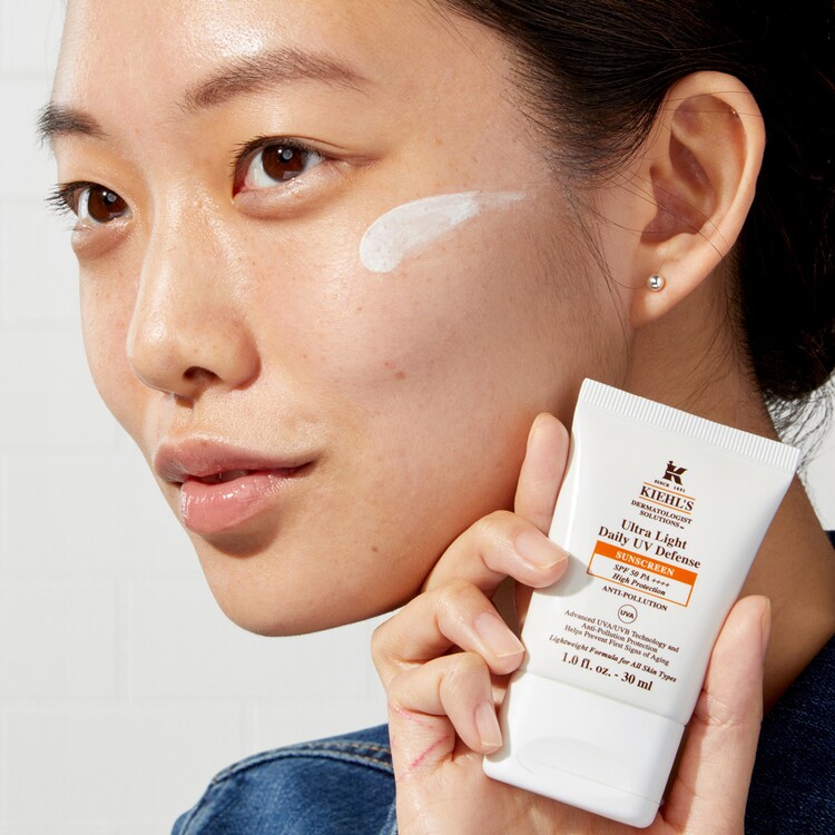 Ultra Light Daily UV Defense SPF50 Pa+++ -  Crema Solar Facial