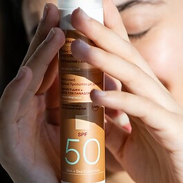 RED GRAPE - Koloryzujący krem ochronny do twarzy SPF50