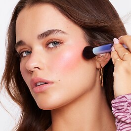 Brush -  Abgeschrägter Pinsel zum Auftragen von Blush