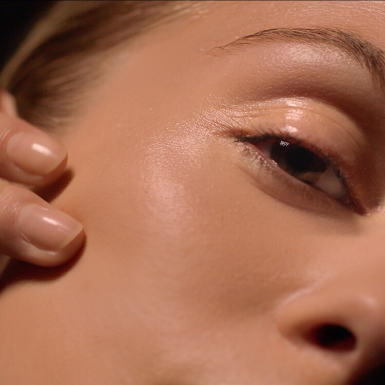 Absolue Revitalizing Eye Serum