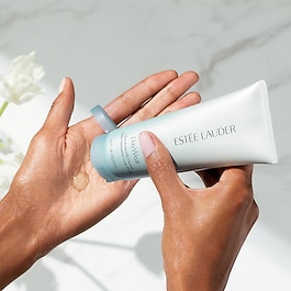 DayWear Glow Boost Jelly Cleanser - Żel oczyszczający