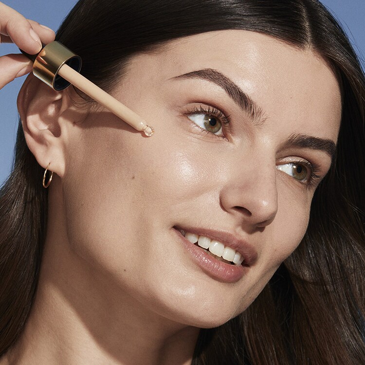 Futurist Serum Foundation – Lätt täckande foundation med SPF 20