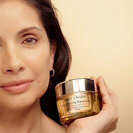 Revitalizing Supreme+ Youth Power Crème SPF 25