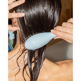 La Petite Brosse N&deg;4 La Massante &ndash; En Nylon Boul&eacute; pour Tous Types de Cheveux