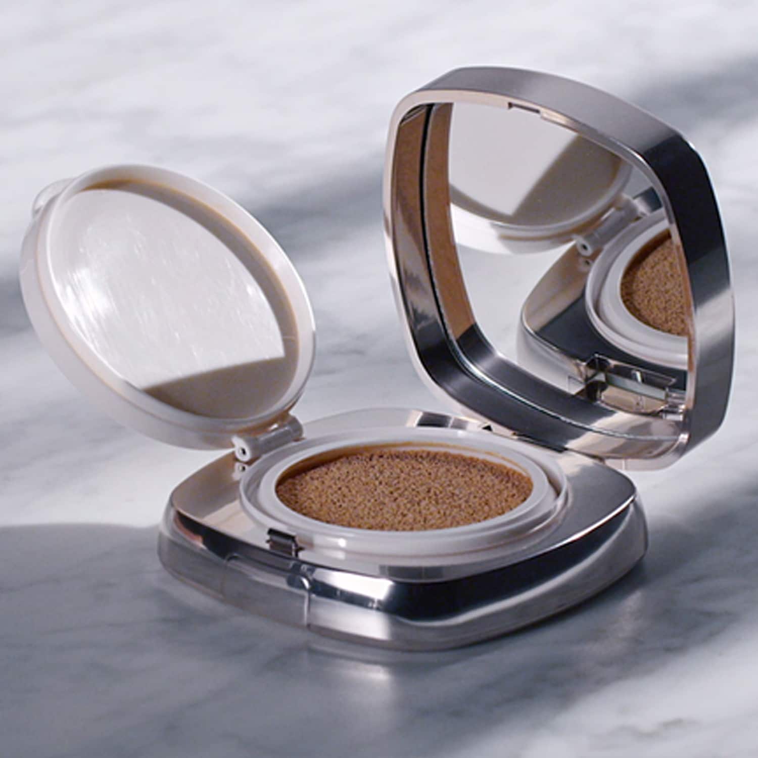 The Luminous Lifting Cushion Foundation SPF 20 - Fond de ten cu