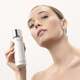 White Caviar Light Infusion Essence - Lotion illuminatrice et raffermissante