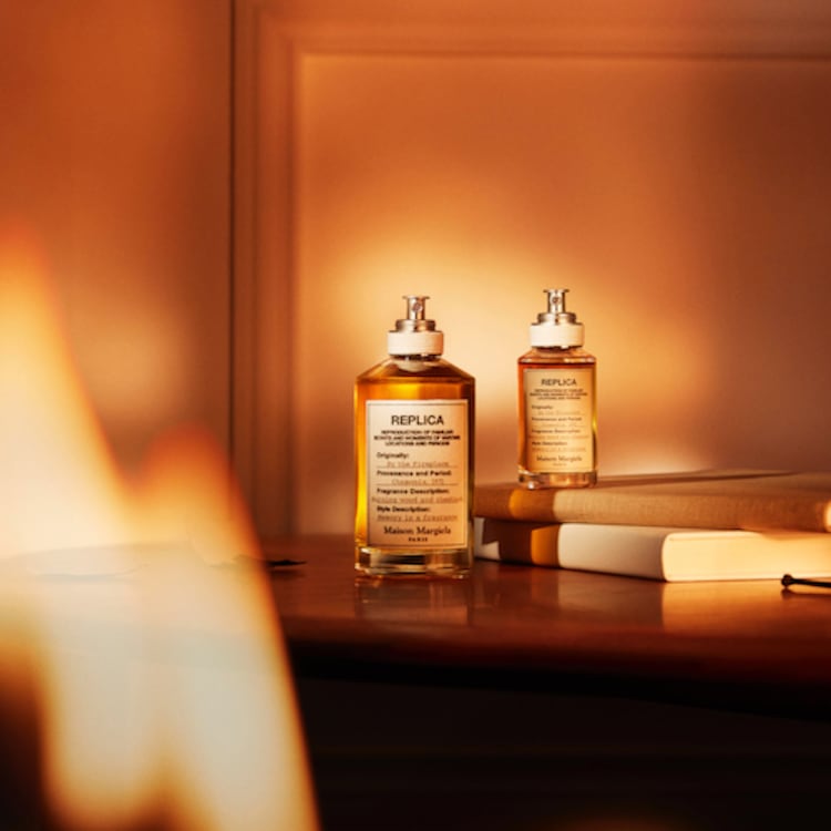 REPLICA By The Fireplace - Bougie Parfumée boisée épicée