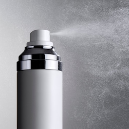 Mini SurrealSkin&trade; Soft Setting Spray - Spray utrwalający w formacie podr&oacute;żnym