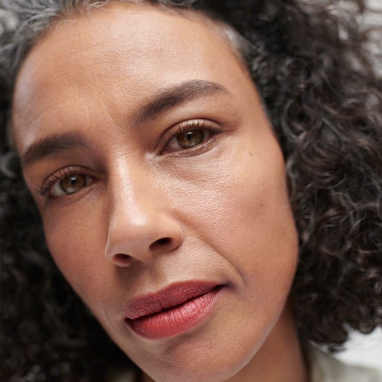 Signature Lip Satin - Labial satinado efecto segunda piel 