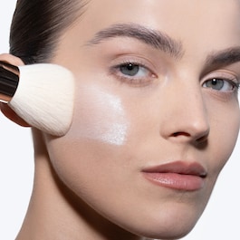 HY-GLAM&trade; Powder Brush - Ultra mekani okrugli kist za lice