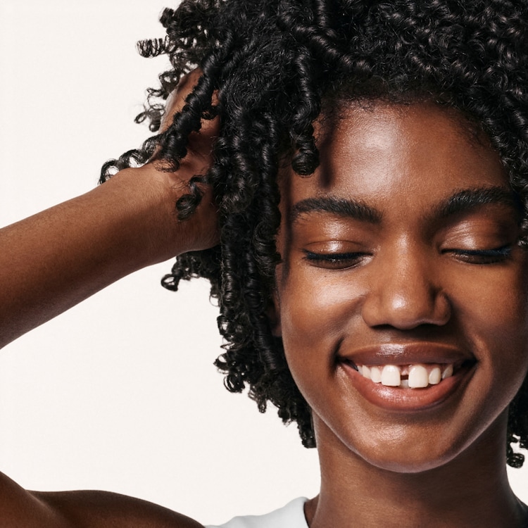 N.º 6 Bond Smoother® - Crema de peinado reparadora sin aclarado