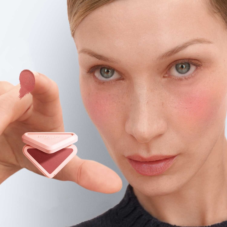 Prada Touch - Blush crème-à-poudre fini soft-mat effet bonne mine