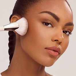 Warm Wishes Angled Powder Brush - Pinceau biseaut&eacute; pour poudre