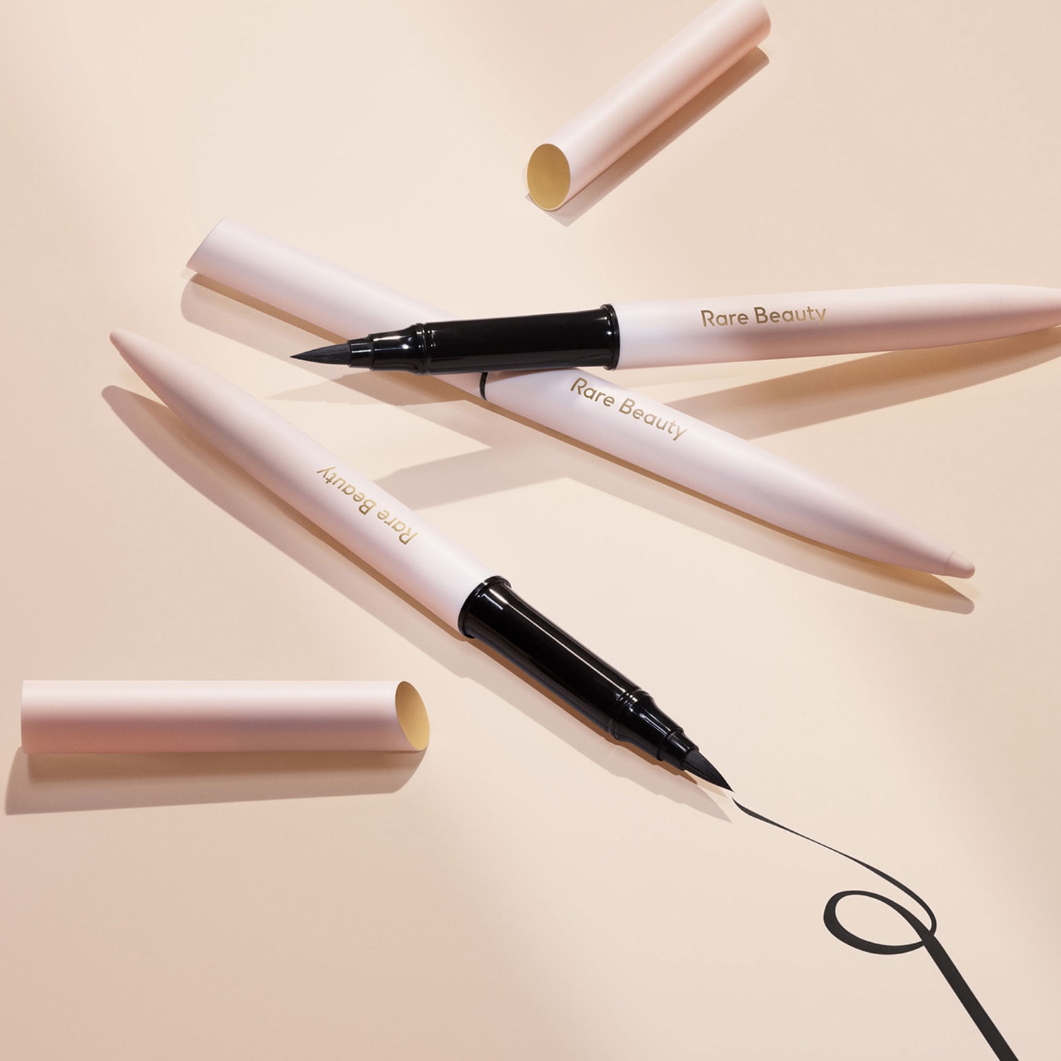 【新品/未使用】 PERFECT STROKE BLACK MAT GLIDE Perfect Strokes Matte Liquid Liner - Tus de ochi | Rare Beauty