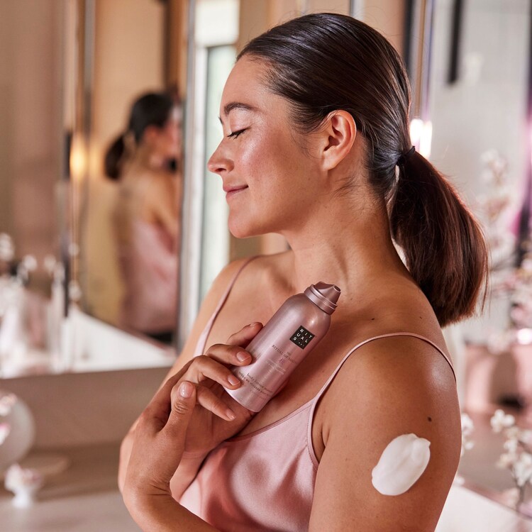 Ritualul Sakura - Spuma hidratanta pentru corp