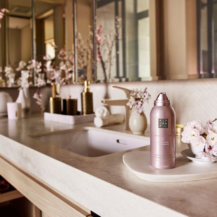 Ritualul Sakura - Spuma hidratanta pentru corp