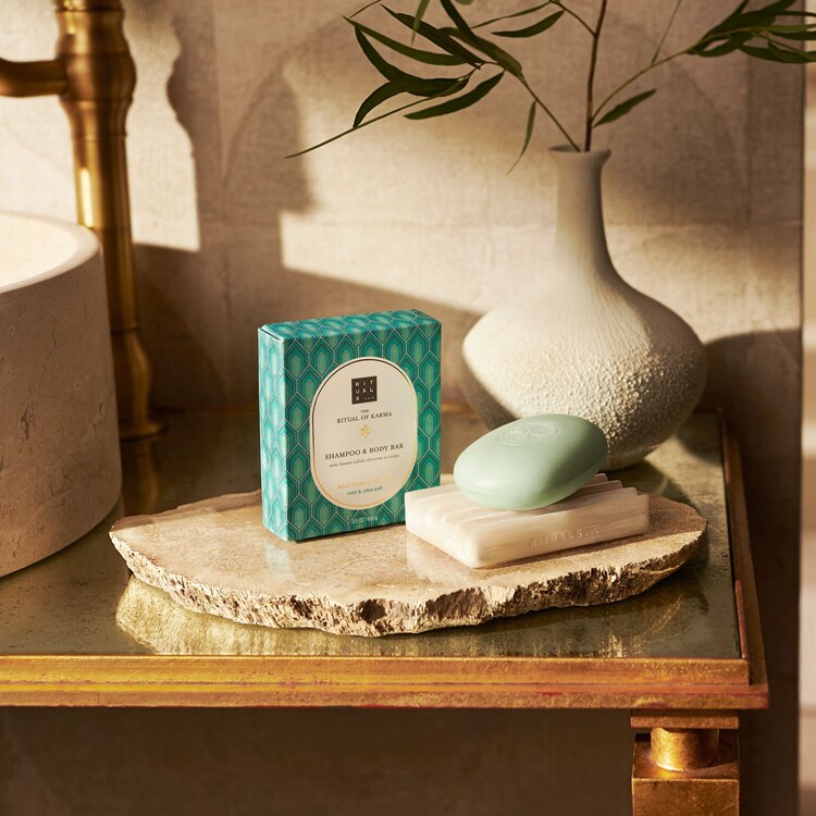The Ritual of Karma - Cuidado de limpeza sólido para o corpo e cabelo