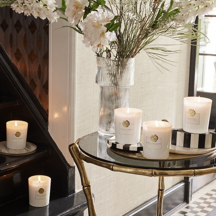 Savage Garden Scented Candle - Elegante candela profumata