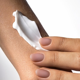 Body Lotion - Krem do ciała o zapachu drzewa sandałowego i wetywerii 