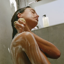 Body Wash - Żel pod prysznic o zapachu drzewa sandałowego i wetywerii 